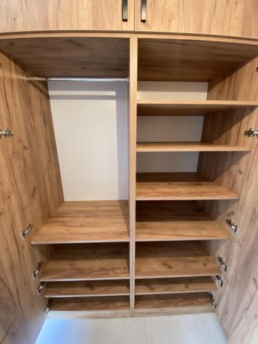 Vstupní chodba - odkládací stěna