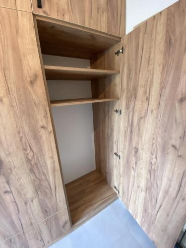 Vstupní chodba - odkládací stěna